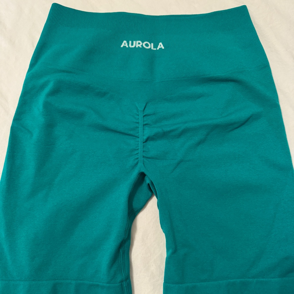 Green aurola shorts
